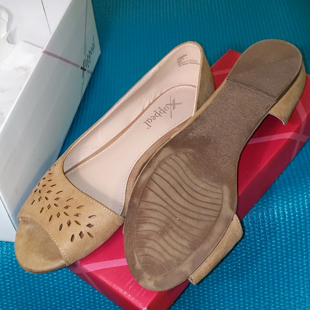 Shoes flats tan